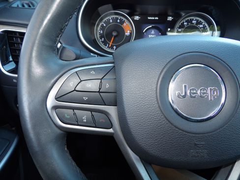 Used 2019 Jeep Cherokee 4WD Overland image 34