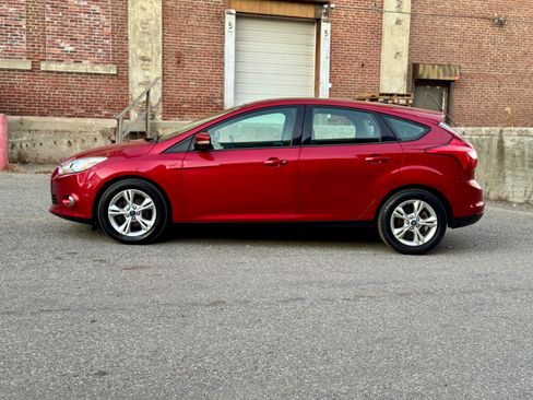 Used 2012 Ford Focus SE image 2