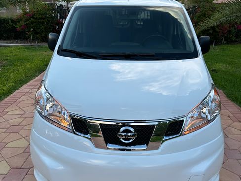 Used 2019 Nissan NV200 SV Van 4D FWD image 2