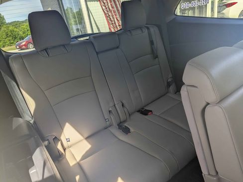 Used 2017 Honda Pilot AWD EX-L image 10