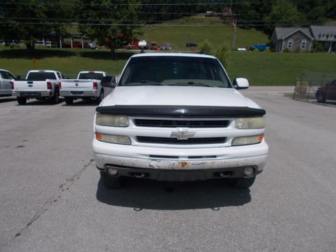 Used 2002 Chevrolet Tahoe 4WD image 2