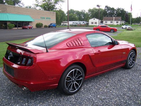 Used 2013 Ford Mustang GT Premium RWD image 3