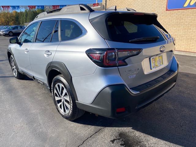 Used 2025 Subaru Outback Premium AWD/4WD image 7