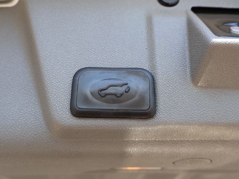 Used 2016 Chevrolet Traverse LTZ image 14