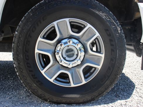 Used 2022 Ford F350 4x4 Crew Cab Super Duty image 12
