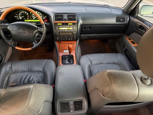 Used 2000 Lexus LS 400 image 11