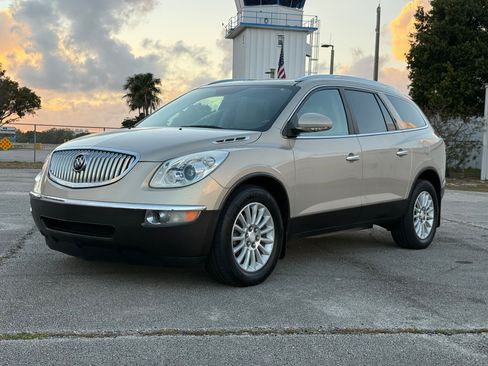 Used 2011 Buick Enclave CXL image 1