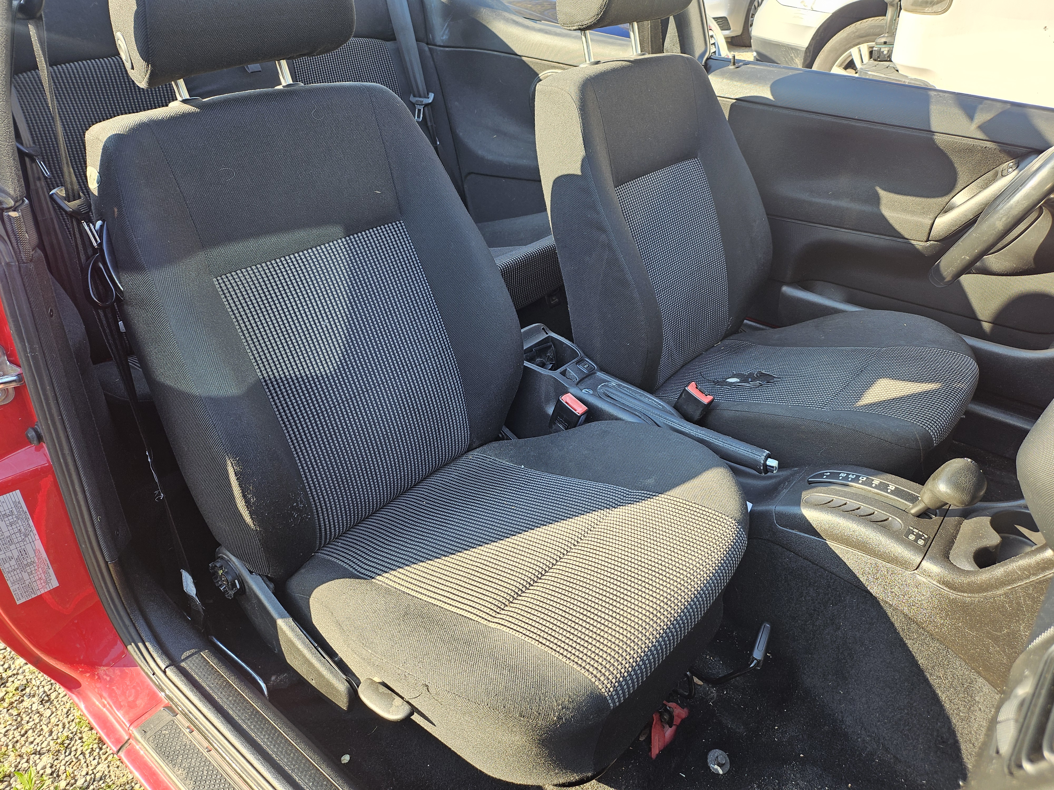 Used 2002 Volkswagen Cabrio GLS FWD image 12