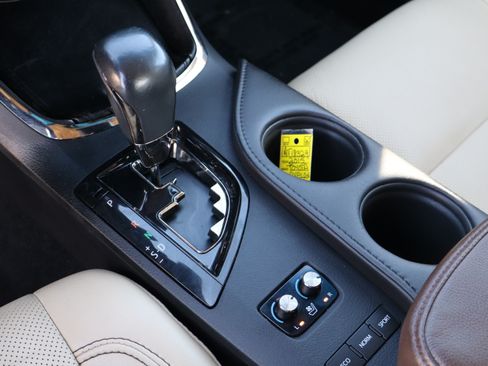 Used 2015 Toyota Avalon Limited image 30