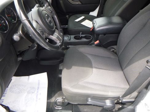 Used 2016 Jeep Wrangler Black Bear image 12