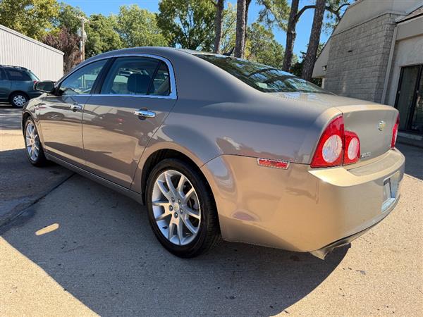 Used 2008 Chevrolet Malibu LTZ V6 FWD image 2