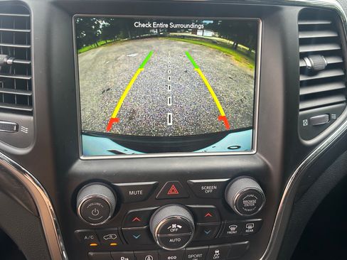 Used 2018 Jeep Grand Cherokee 2WD Laredo image 22