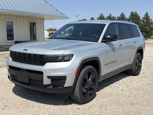 Used 2023 Jeep Grand Cherokee L Laredo AWD/4WD image 1
