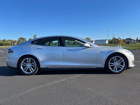 Used 2015 Tesla Model S 60 image 2
