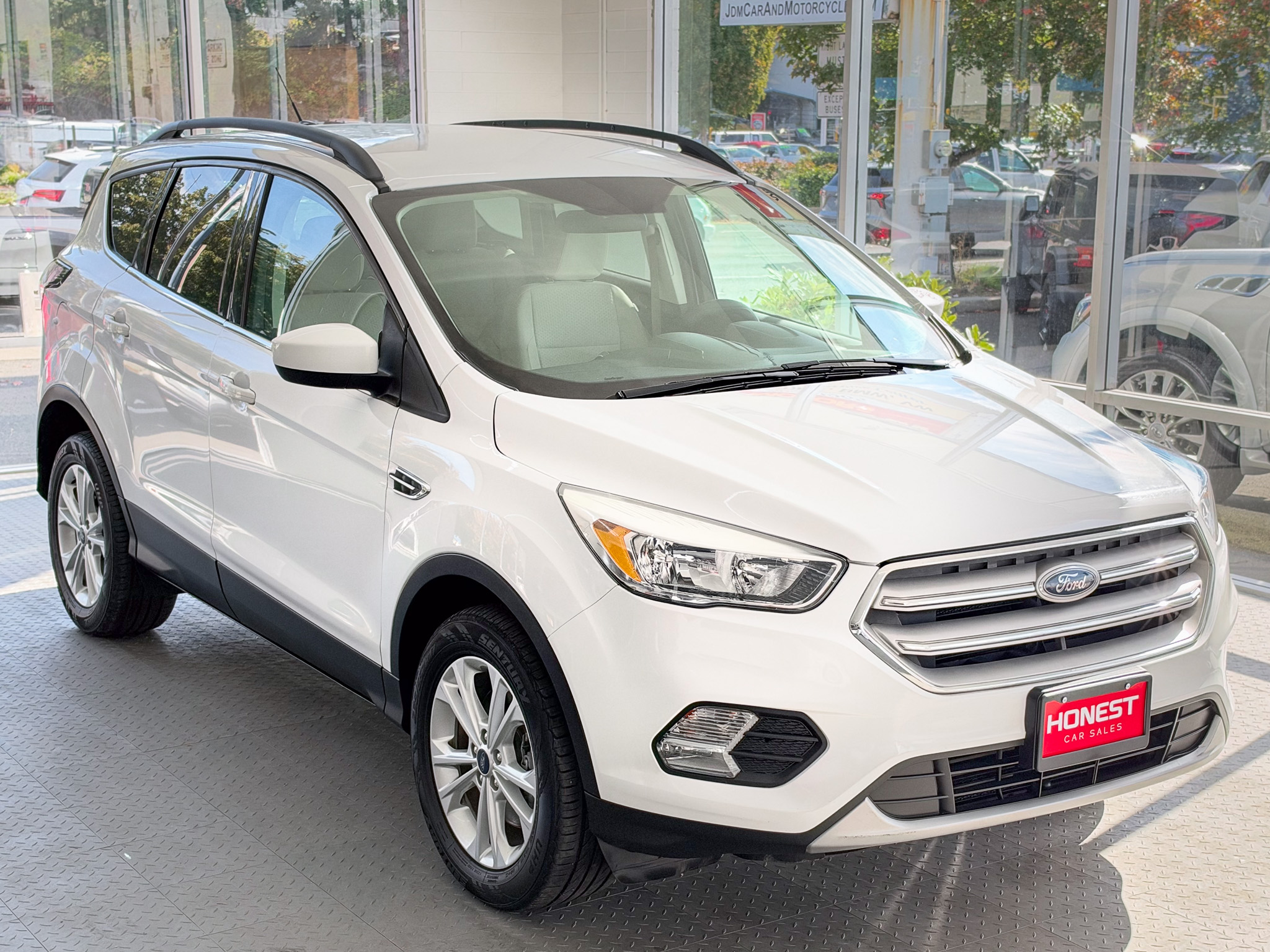 Used 2018 Ford Escape 4WD SE image 1