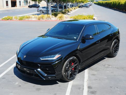Used 2020 Lamborghini Urus image 2