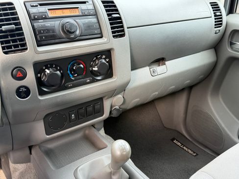 Used 2013 Nissan Frontier S image 36
