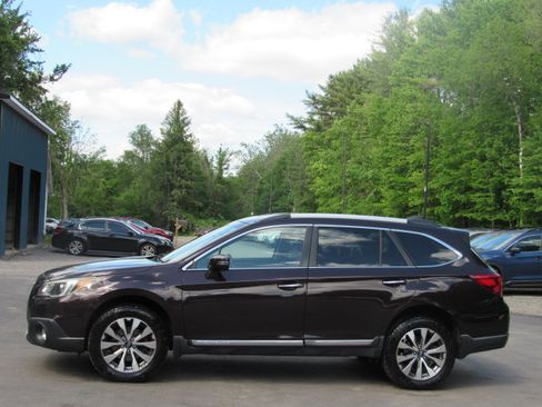 Used 2017 Subaru Outback 3.6R Touring AWD/4WD image 3
