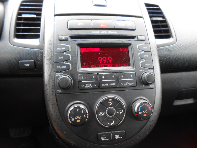 Used 2013 Kia Soul + FWD image 12