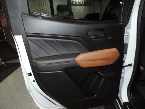 Used 2024 GMC Canyon AT4 image 34