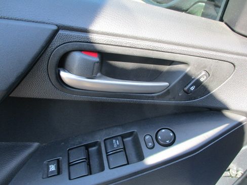 Used 2013 MAZDA MAZDA3 i Touring image 21