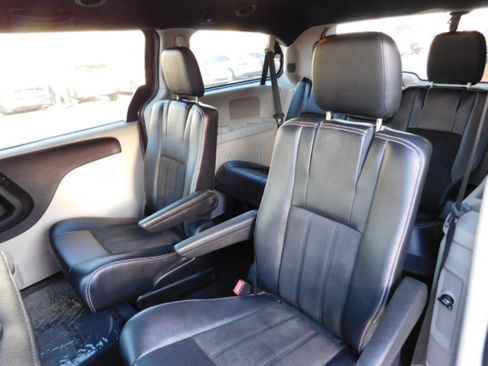 Used 2019 Dodge Grand Caravan SXT image 20