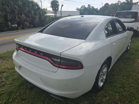 Used 2020 Dodge Charger SXT RWD image 2