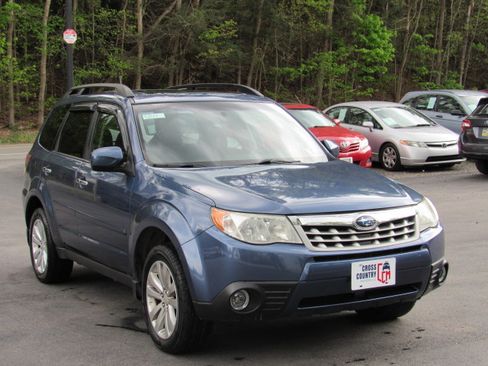 Used 2011 Subaru Forester 2.5X Limited AWD/4WD image 10
