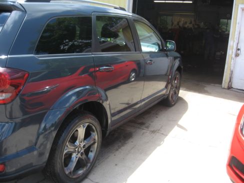Used 2018 Dodge Journey AWD Crossroad image 3