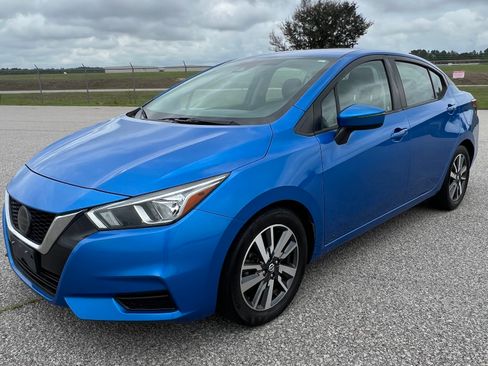 Used 2020 Nissan Versa SV FWD image 3