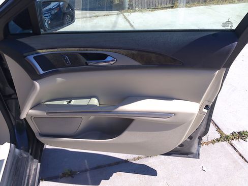 Used 2015 Lincoln MKZ image 11