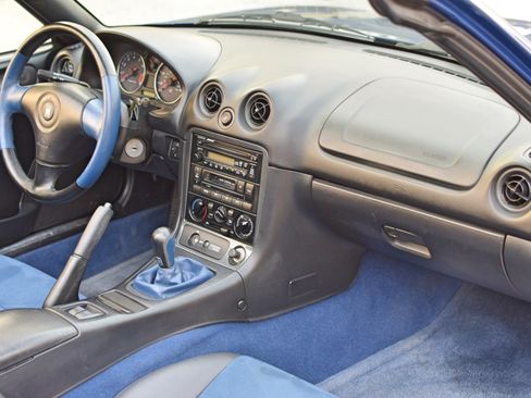 Used 1999 MAZDA MX-5 Miata 10th Anniversary Edition image 22