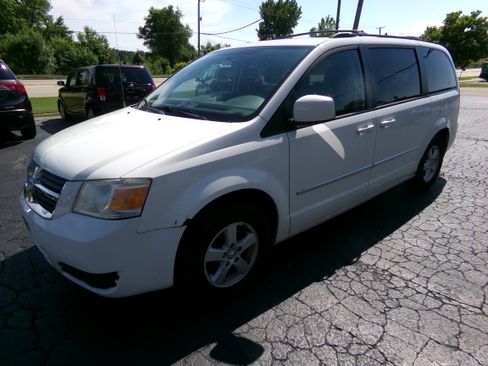 Used 2010 Dodge Grand Caravan SXT FWD image 1
