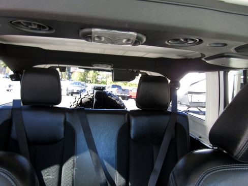 Used 2017 Jeep Wrangler Unlimited image 25