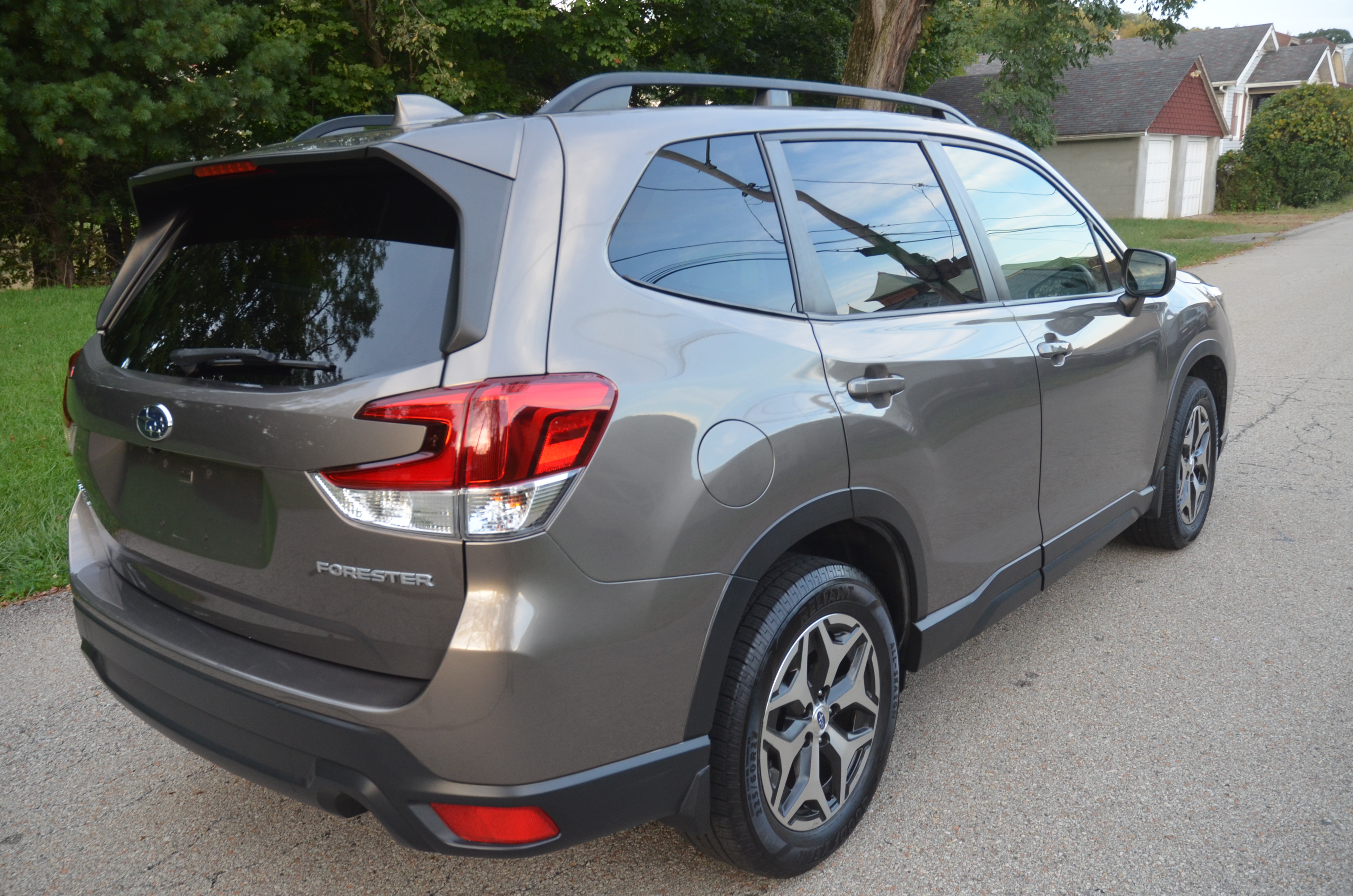 Used 2019 Subaru Forester Premium AWD/4WD image 5