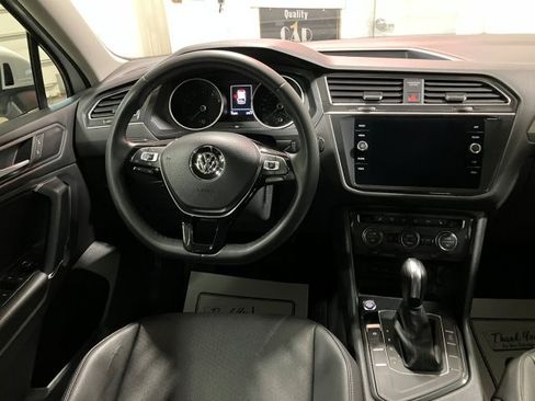 Used 2020 Volkswagen Tiguan SE image 23