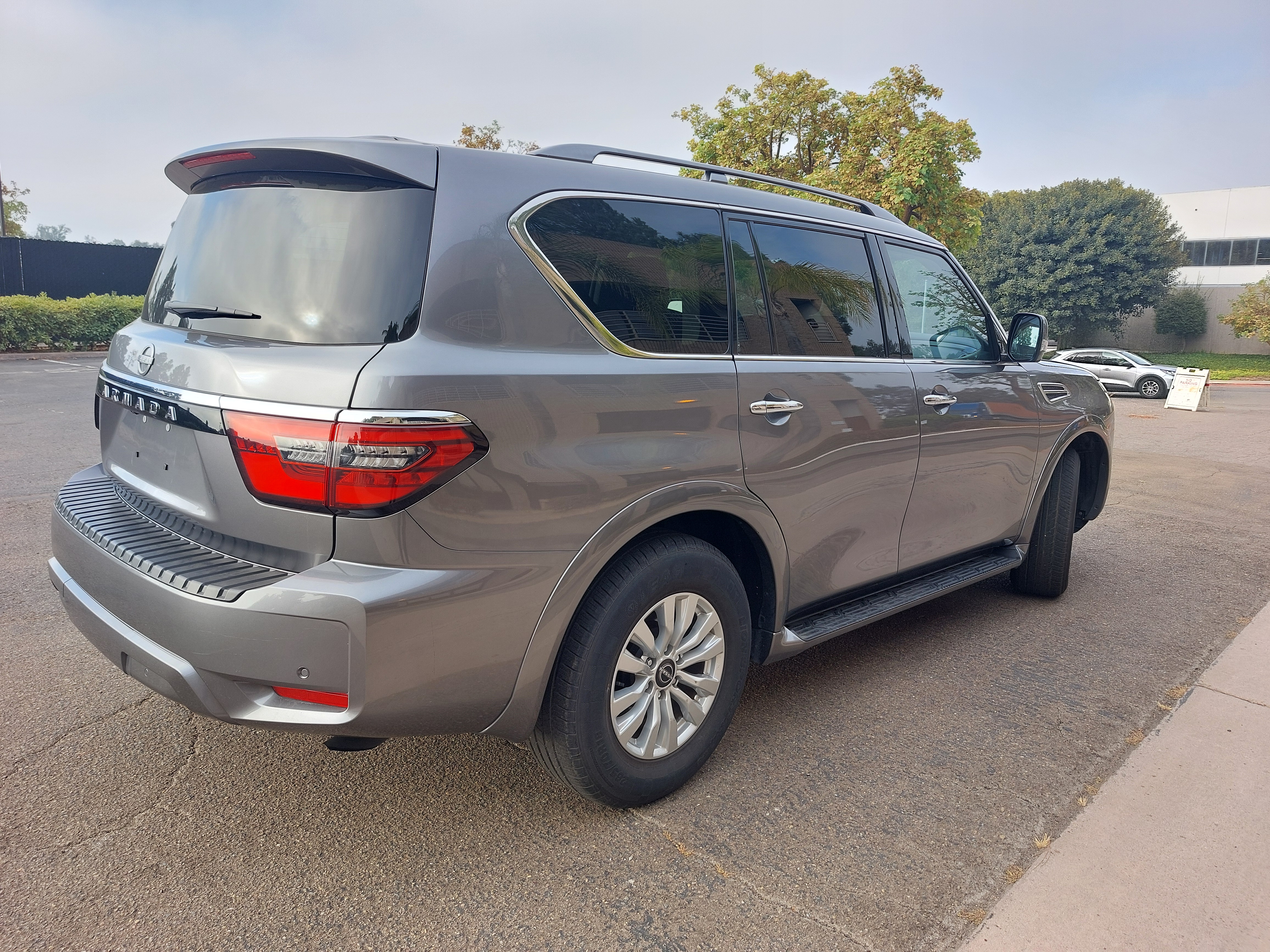 Used 2023 Nissan Armada 2WD SV image 4