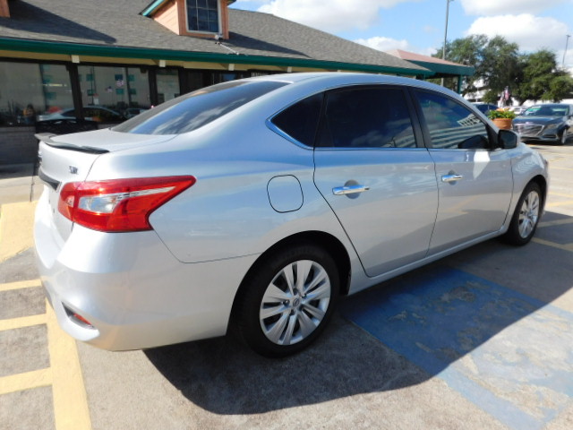 Used 2018 Nissan Sentra S FWD image 9