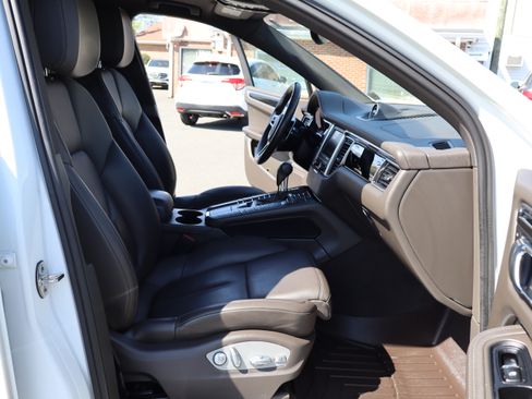 Used 2015 Porsche Macan S image 16