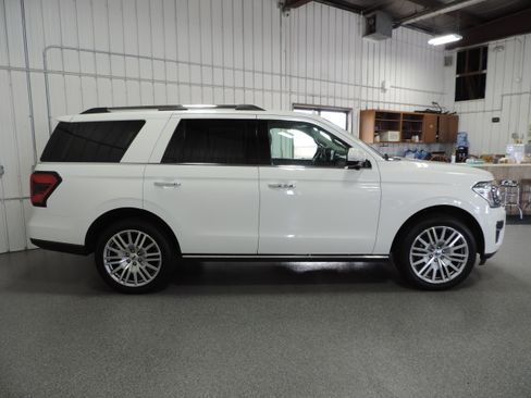 Used 2023 Ford Expedition Limited image 11