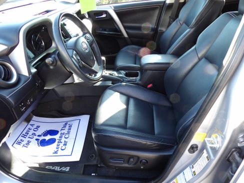 Used 2017 Toyota RAV4 Limited image 6