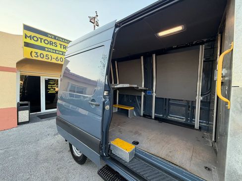 Used 2018 Mercedes-Benz Sprinter 2500 image 8