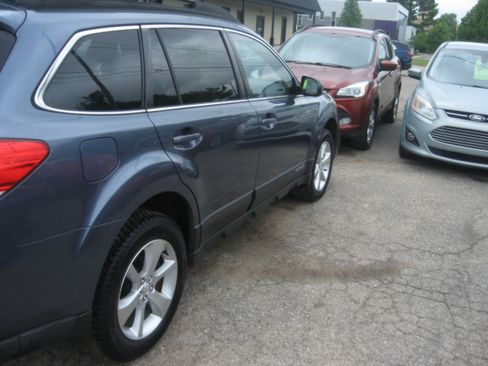 Used 2013 Subaru Outback 2.5i Limited AWD/4WD image 4