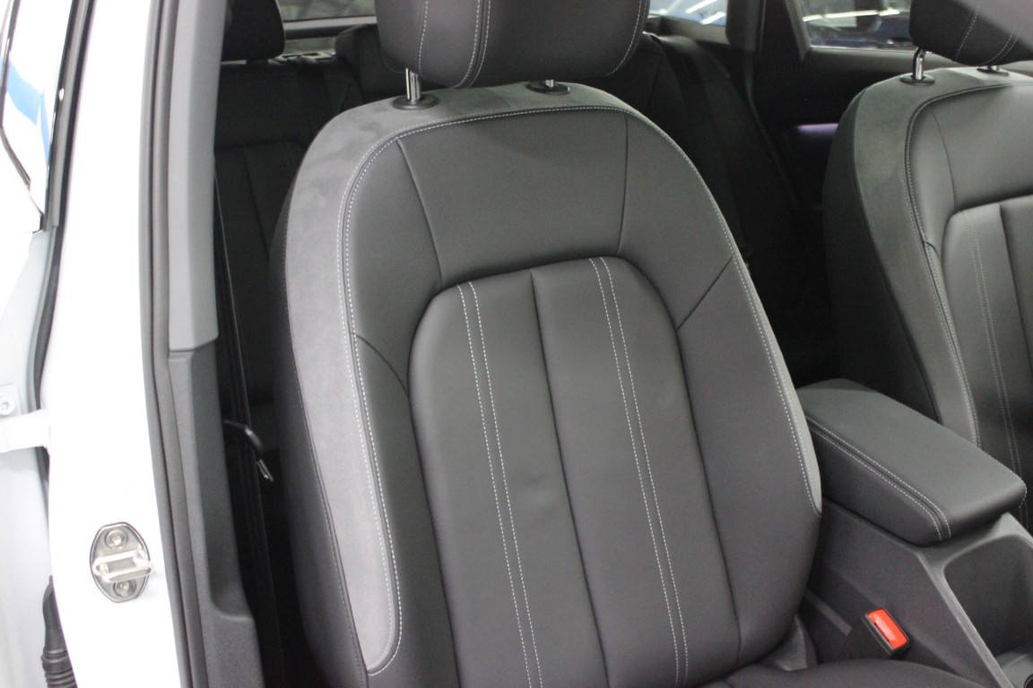 Used 2024 Audi Q4 e-tron quattro Prestige Sportback AWD/4WD image 42