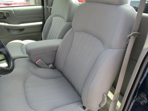 Used 2003 Chevrolet S10 Pickup 2WD Regular Cab image 17
