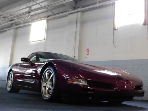 Used 2003 Chevrolet Corvette image 1