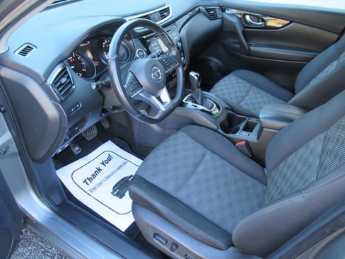 Used 2017 Nissan Rogue Sport SV image 9