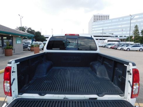 Used 2018 Nissan Frontier 2WD Crew Cab image 7