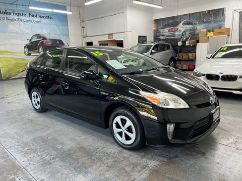 Used 2015 Toyota Prius Two image 11