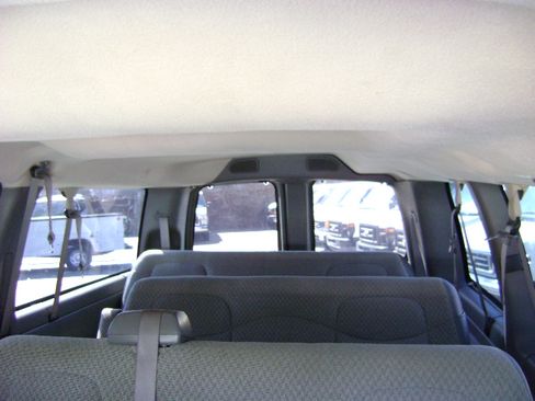Used 2003 Chevrolet Express 2500 image 12